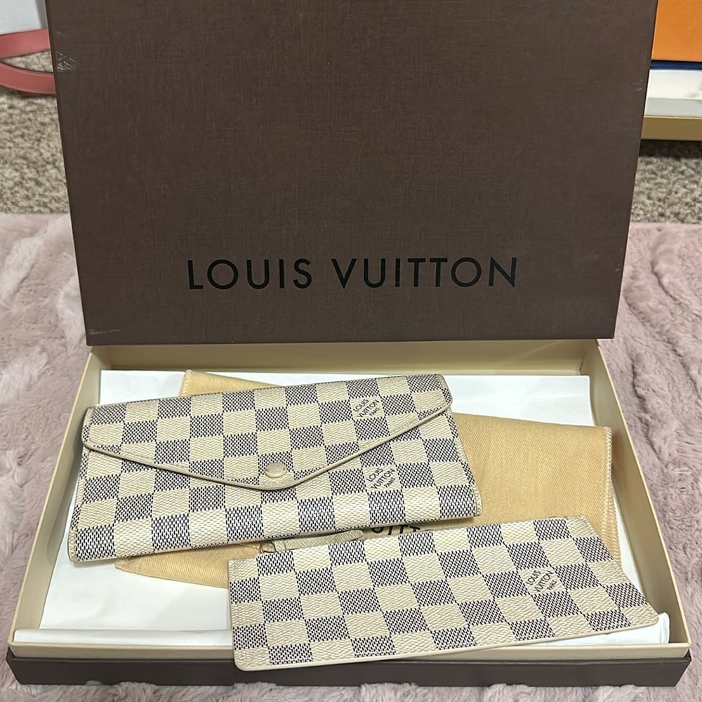 100% Authentic Louis Vuitton Wallet with insert! Comes with box and dust bag.